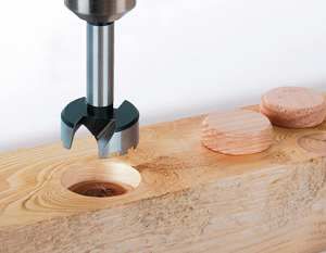 Поведение древесины при торцевом сверлении: вырывы, смещения, компенсационные меры