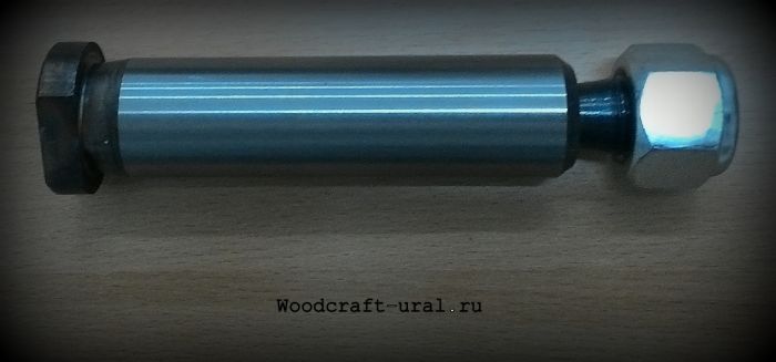 Ось 94256144 с гайкой (ось подвески ротатора нижняя ф35)