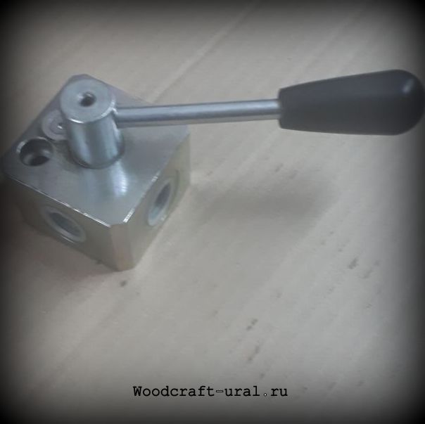 Кран трехходовой 1/2