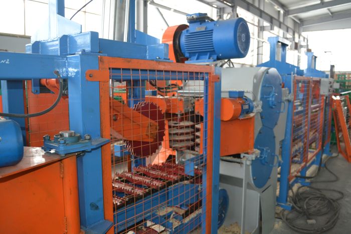 Станок для распиловки бревен СБГ-480 с гусеничнои? подачеи?