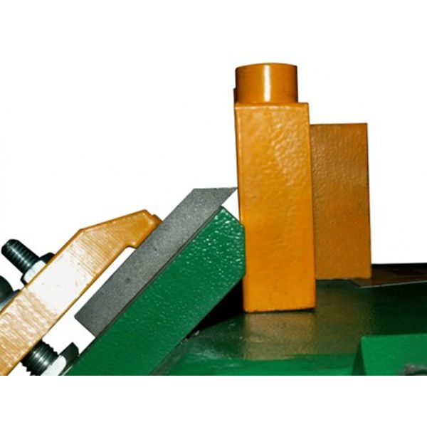 Станок для заточки ножей оцилиндровочного станка